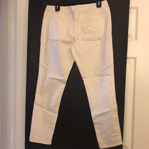 Mossimo white jeans gently loved white jeans , great condition. Fit well - Picture 3 of 4